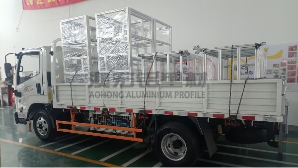 別再煩惱！解析工業(yè)鋁型材加工四大常見難題與對(duì)策