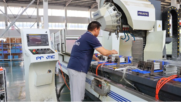 工業(yè)鋁型材數(shù)字化定制：24小時(shí)極速響應(yīng)的服務(wù)革新 | 澳宏鋁業(yè)