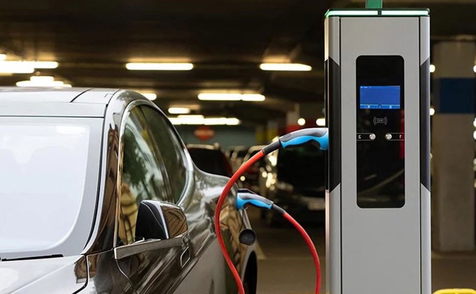 公交站汽車充電樁的規(guī)模化擴張：驅動可持續(xù)交通的核心力量